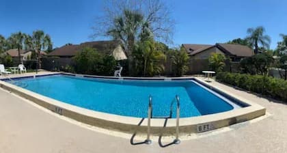 Lovely 1 bedroom unit with pool
