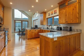 Microondas, lavavajillas, cafetera o tetera y tostadora