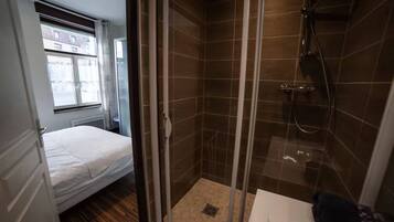 HÄrtork, handdukar, tvÄl och schampo