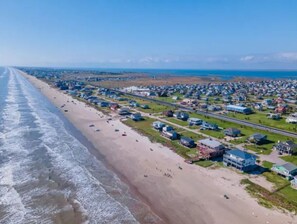 靠近海滩、沙滩椅、沙滩毛巾