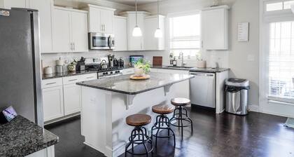 Charming 5 Bedroom Spacious Home 12 mins to Downtown Greenville