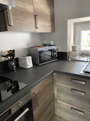 Fridge, microwave, oven, stovetop