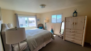 2 bedrooms, desk, iron/ironing board, free WiFi