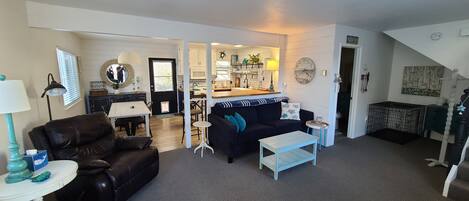 スマートテレビ、暖炉、DVD プレーヤー、書庫