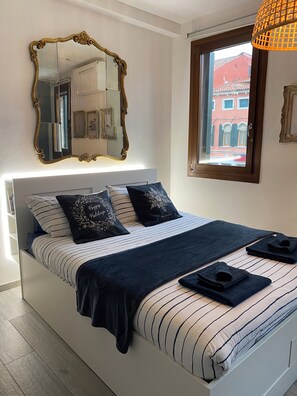 1 bedroom, free WiFi, bed sheets - Vetrai House - Overlook Canal in Murano - Venice (Venezia)