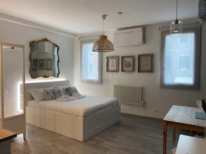 1 bedroom, free WiFi, bed sheets - Vetrai House - Overlook Canal in Murano - Venice (Venezia)