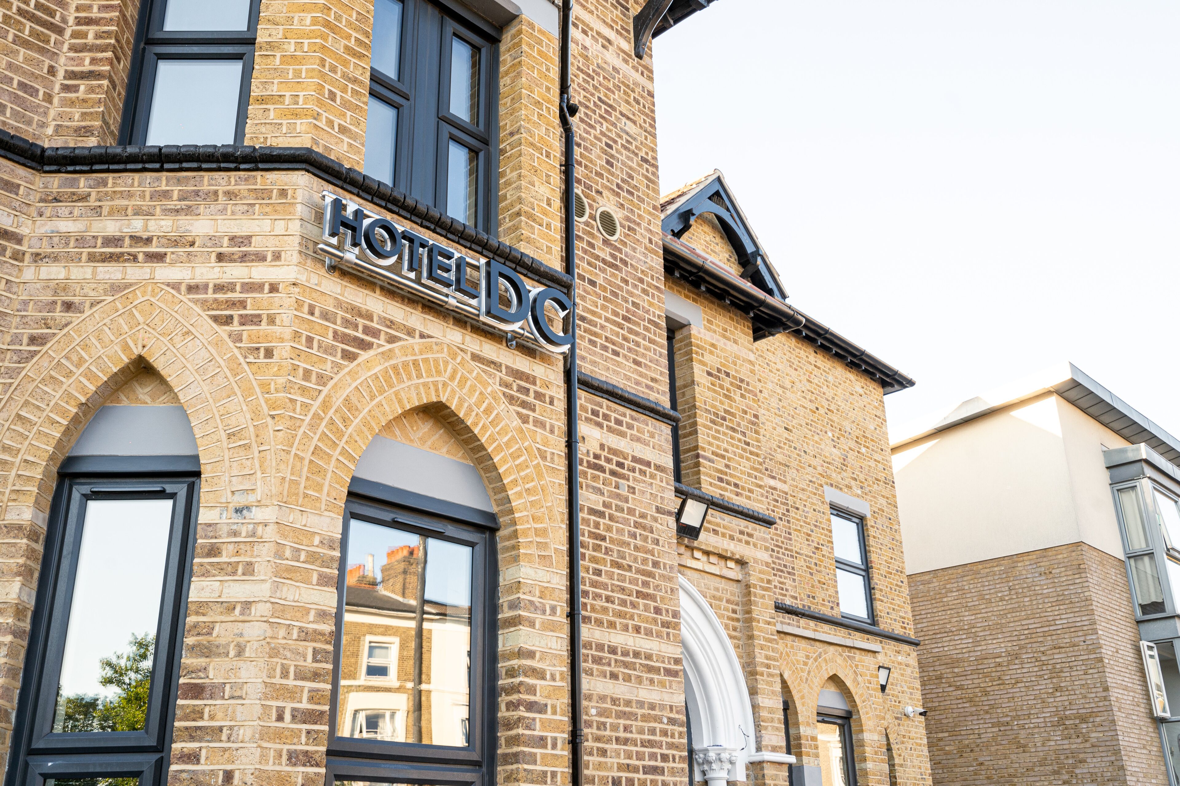 Fachada de la propiedad