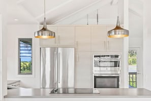 Geladeira, fogão, cooktop, lava-louças
