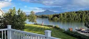 Lakeside three bedroom boathouse.