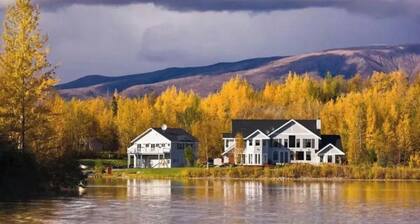 Lakeside three bedroom boathouse.