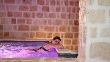 Phòng tắm hơi, bồn tắm thủy lực, massage Thụy Điển, dịch vụ massage