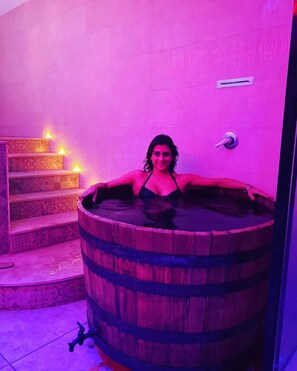 Sauna, Whirlpool, klassische Massagen, Massageanwendungen