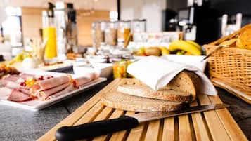 TĂ€gliches inbegriffenes FrĂŒhstĂŒcksbuffet