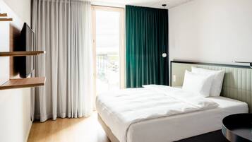 Comfort Room, 1 Queen Bed, Non Smoking | Laptop workspace, free WiFi, bed sheets