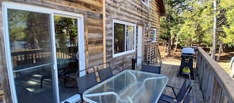 Juniper Cabin- Waterfront retreat on Mosque Lake