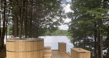 Juniper Cabin- Waterfront retreat on Mosque Lake