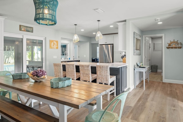 Dining - Newly renovated spacious 4BR home with pool & game room, 800m from the Beach (Melbourne Beach)