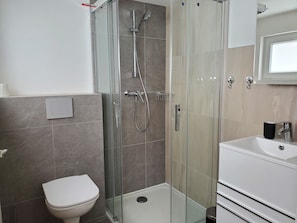 Douche, serviettes fournies