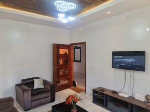 TV - 3-bedroom vip apartment (Dakar)