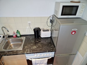 Fridge, microwave, oven, stovetop