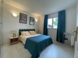 1 chambre, fer et planche à repasser, Wi-Fi gratuit, draps fournis