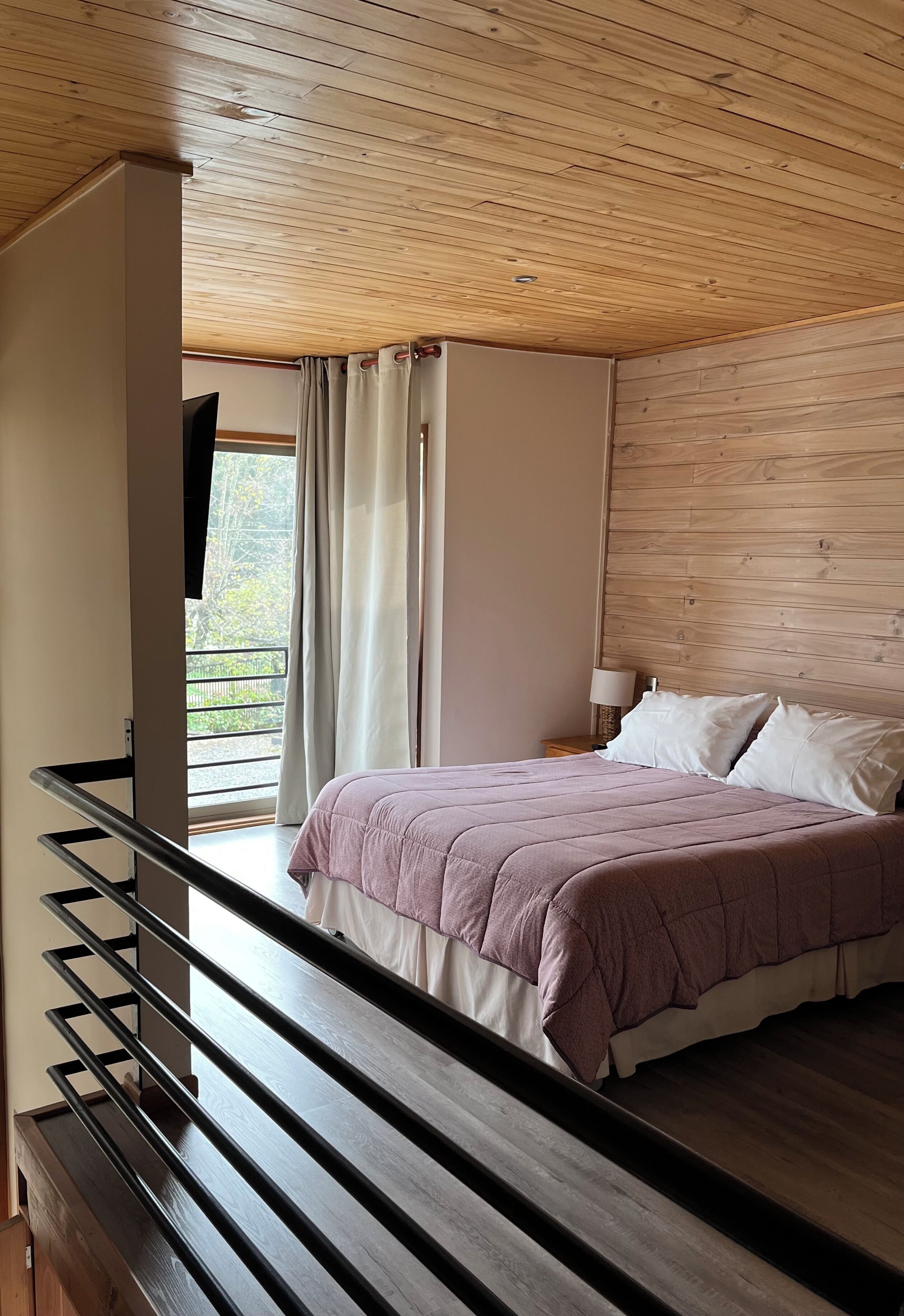 Loftsrom – basic | 2 soverom, lydisolert og wi-fi (inkludert)