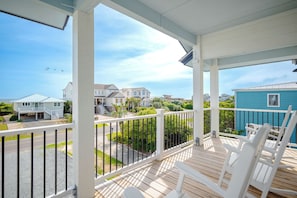 Terrace/patio - Sound Waves: Stylish and Modern Coastal Home with Ocean Views (Caswell Beach)