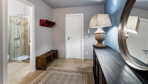 Badekar, hårføner, bidé og håndklær