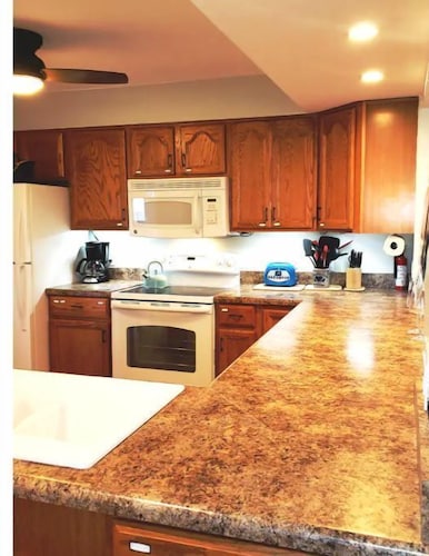 Lake Escape, Knolls, Indoor and Outdoor Pools, Hot Tub, Sauna, Boat Slip