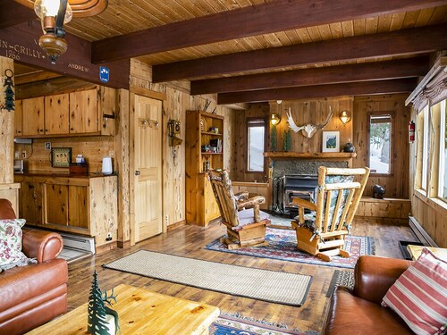 Mountain View Chalet by Cottonwood Lodging