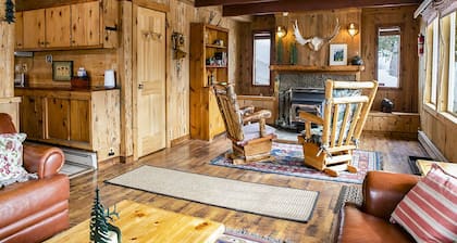 Mountain View Chalet by Cottonwood Lodging