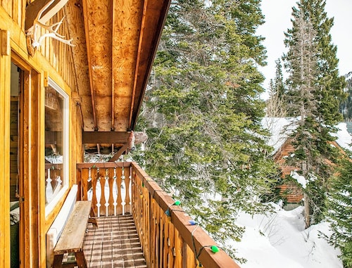 Mountain View Chalet by Cottonwood Lodging