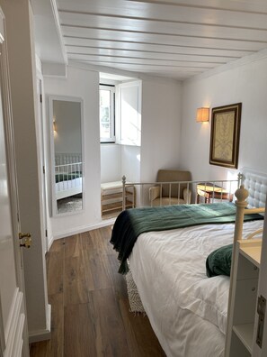 3 soverom, strykejern/-brett, wi-fi og sengetøy