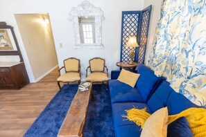 Smart TV, fireplace - Unique 1-bedroom casita in Mesilla Park with hot tub (Las Cruces)