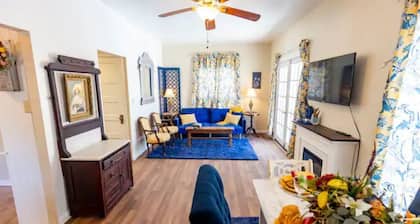 Unique 1-bedroom casita in Mesilla Park with hot tub