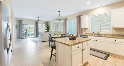 Newly Renovated 4 Bedroom House near hiking and lots of restaurants