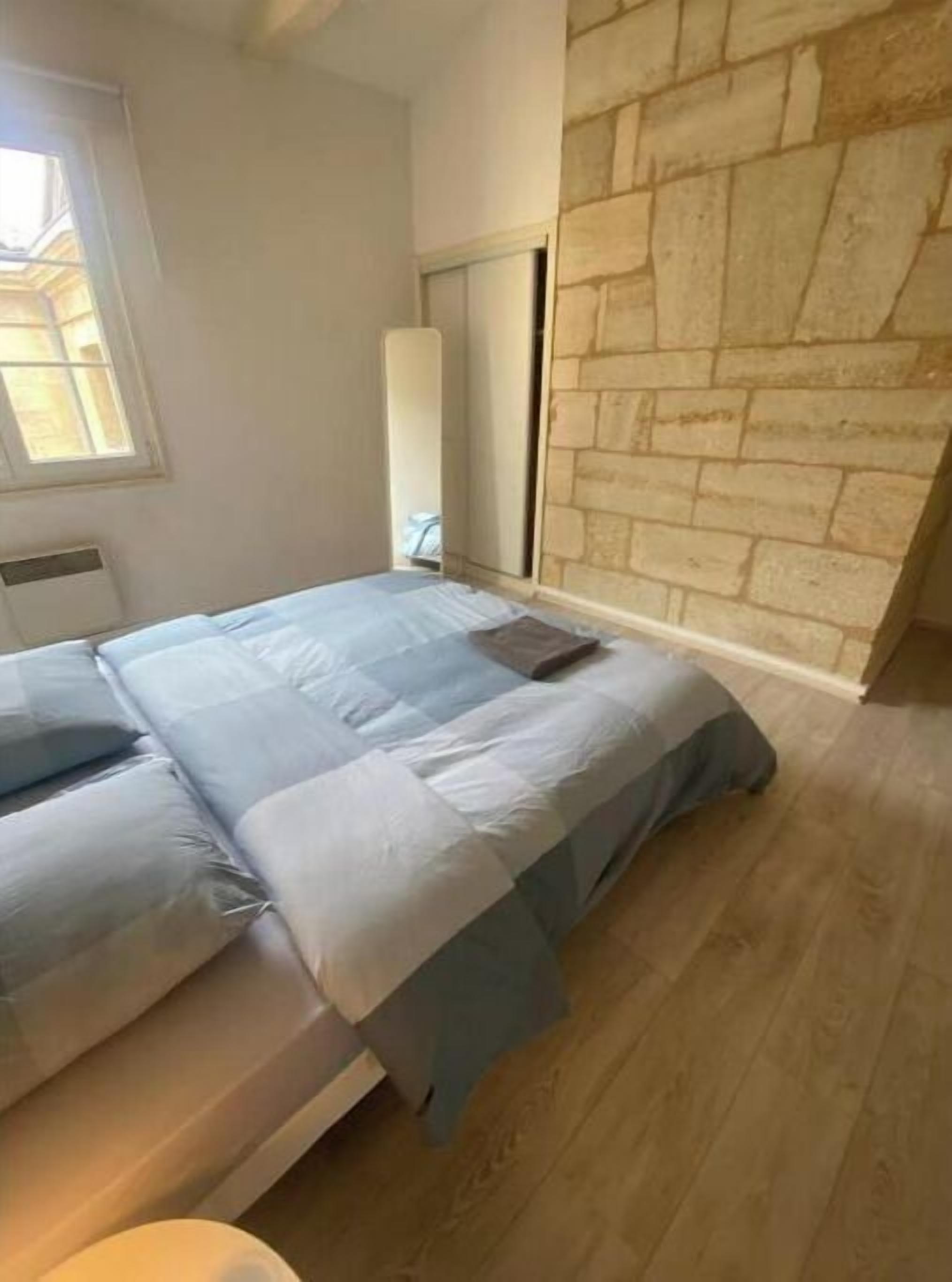 1 sovrum och sängkläder