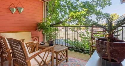 Retro Gold With a City View! Steps From Zilker