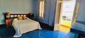 Familien-Dreibettzimmer | Minibar, Zimmersafe, individuell dekoriert, individuell eingerichtet