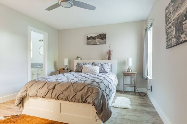 3 habitaciones, tabla de planchar con plancha, cuna de viaje y wifi