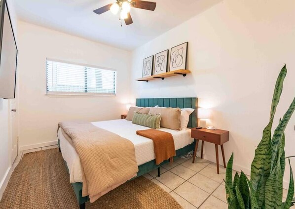 1 habitación, tabla de planchar con plancha, cuna de viaje y wifi 