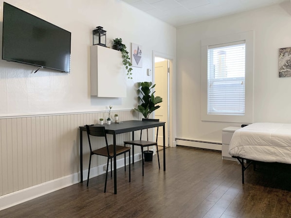 1 chambre, bureau, fer et planche à repasser, Wi-Fi