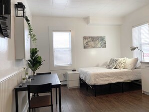1 bedroom, desk, iron/ironing board, WiFi