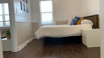 1 bedroom, desk, iron/ironing board, WiFi