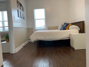 1 bedroom, desk, iron/ironing board, WiFi