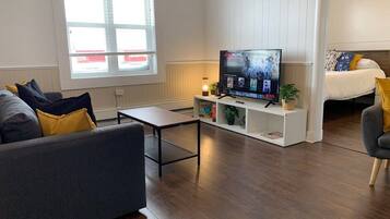 1 bedroom, desk, iron/ironing board, WiFi