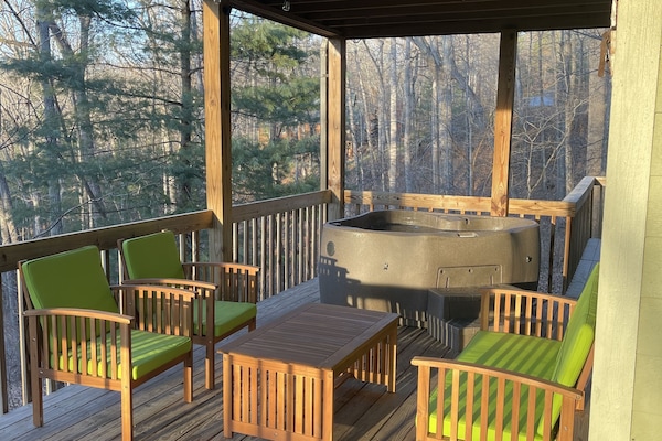 Banyera d'hidromassatge a l'aire lliure