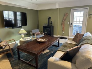 Smart-TV, Bücher, Stereoanlage