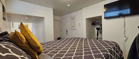 1 Schlafzimmer, Schreibtisch, Bügeleisen/Bügelbrett, WLAN