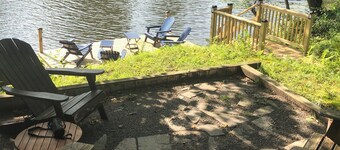 Waterfront Oasis w/ Great Views, 5 beds & deck over the Creek!